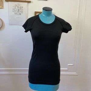 Lululemon fitted top